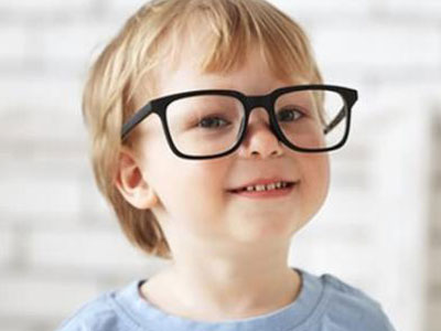 几年才换一副眼镜？看看老外的护眼意识。