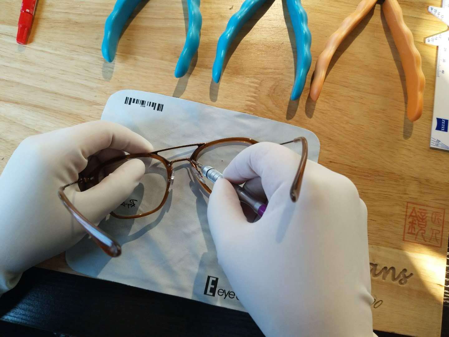 镜匠人眼镜ATM会员店：专业配镜，不是说说而已