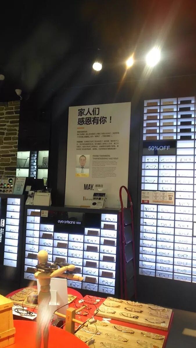 “感恩日放假一天”，霸道总裁范十足的镜匠人