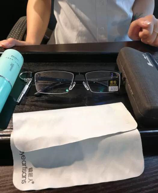 关于眼镜镜片保养的超实用知识！