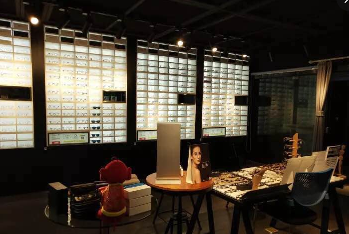 镜匠人居然还有这样的服务，不得不承认让我温暖了一把！