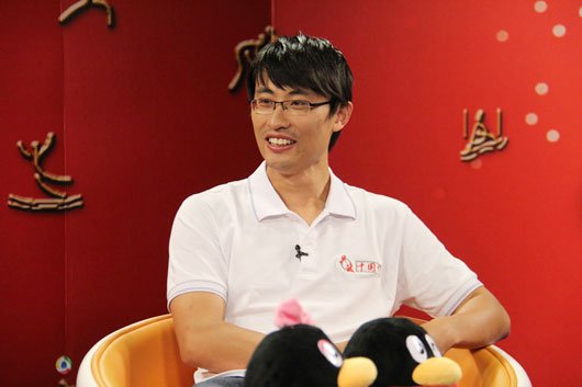 戴眼镜的他不仅是博士，更是世界百米飞人冠军。