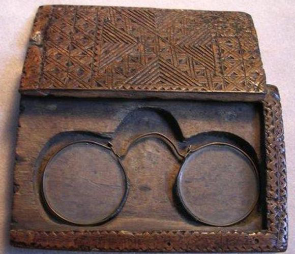 来看看历史上中国眼镜的进化史