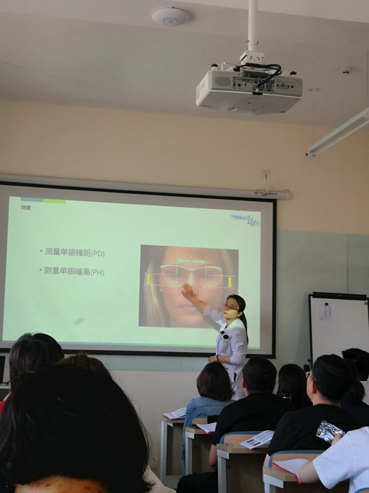 【配眼镜哪里好】不可或缺的渐进多焦点眼镜