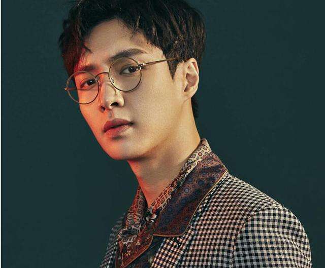 谁说眼镜是书呆子？选对镜框你就是潮男（女）！