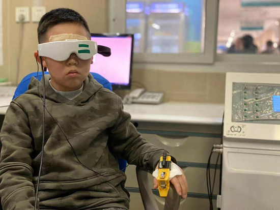 2020，家和学校是防控儿童青少年近视的主阵地。