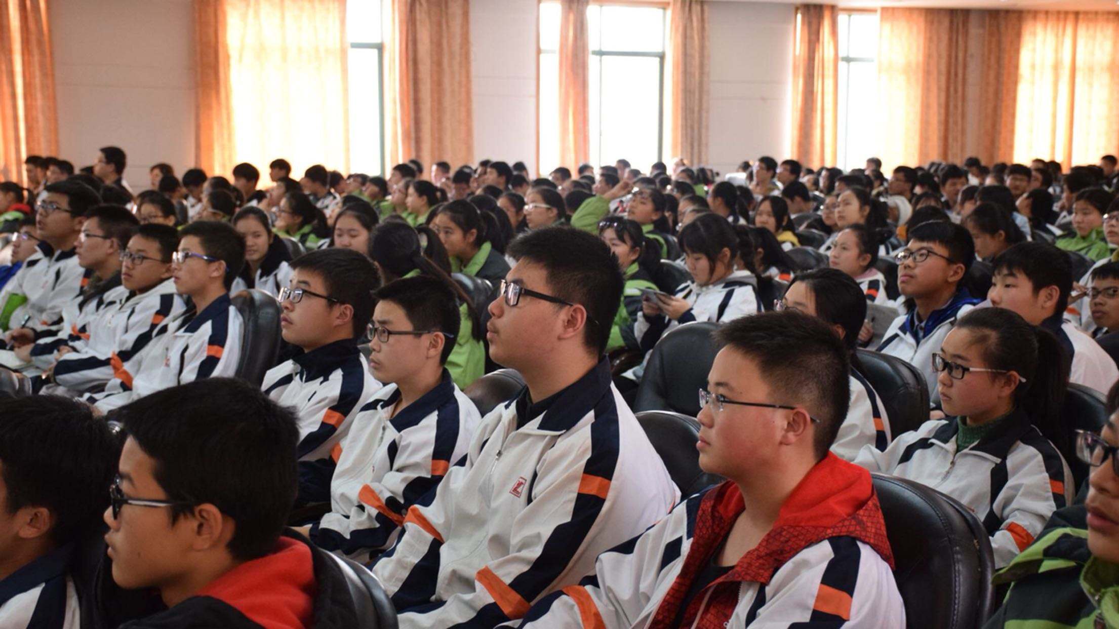 眼镜，不该是青少年的“标配”