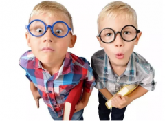 <b>度数相近时，眼镜可以借戴别人的吗？</b>